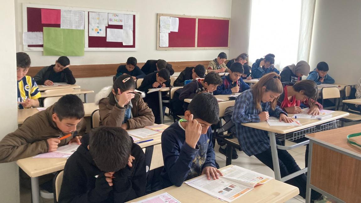 Geleneksel Yücebağ Şenlikleri Kapsamında Yücebağ'daki Son Sınıf Öğrencilerine Ödüllü Deneme Sınavı Yapıldı