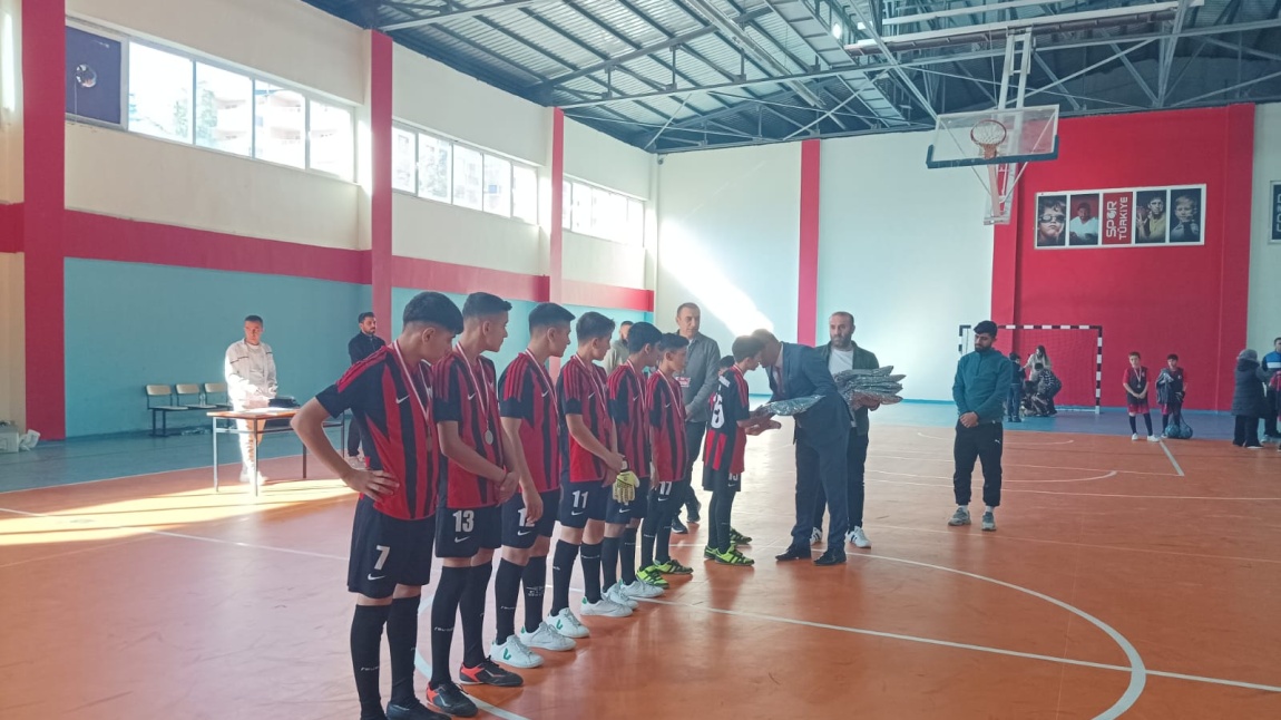 Cumhuriyet Futsal Turnuvasında Öğrencilerimiz Şampiyon Oldu