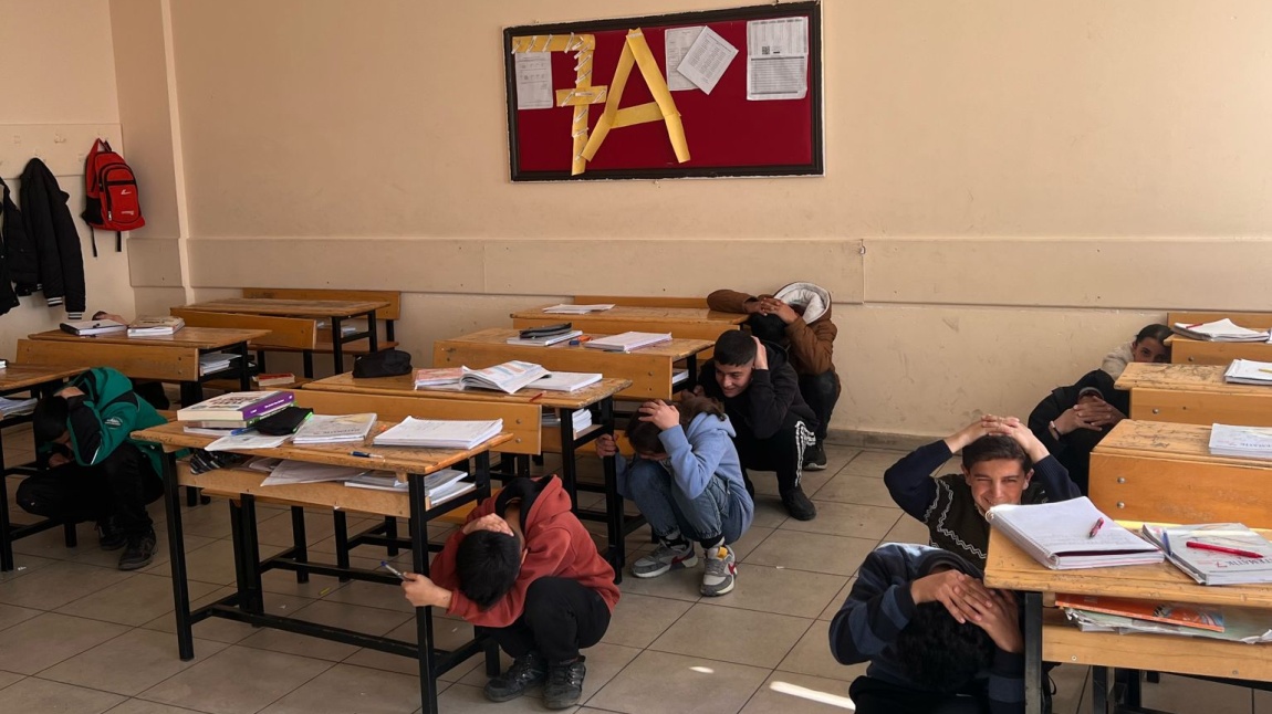 Acil Durumda Bir Adım Öne Çıkmak: Okulumuzda Yapılan Deprem Tatbikatı
