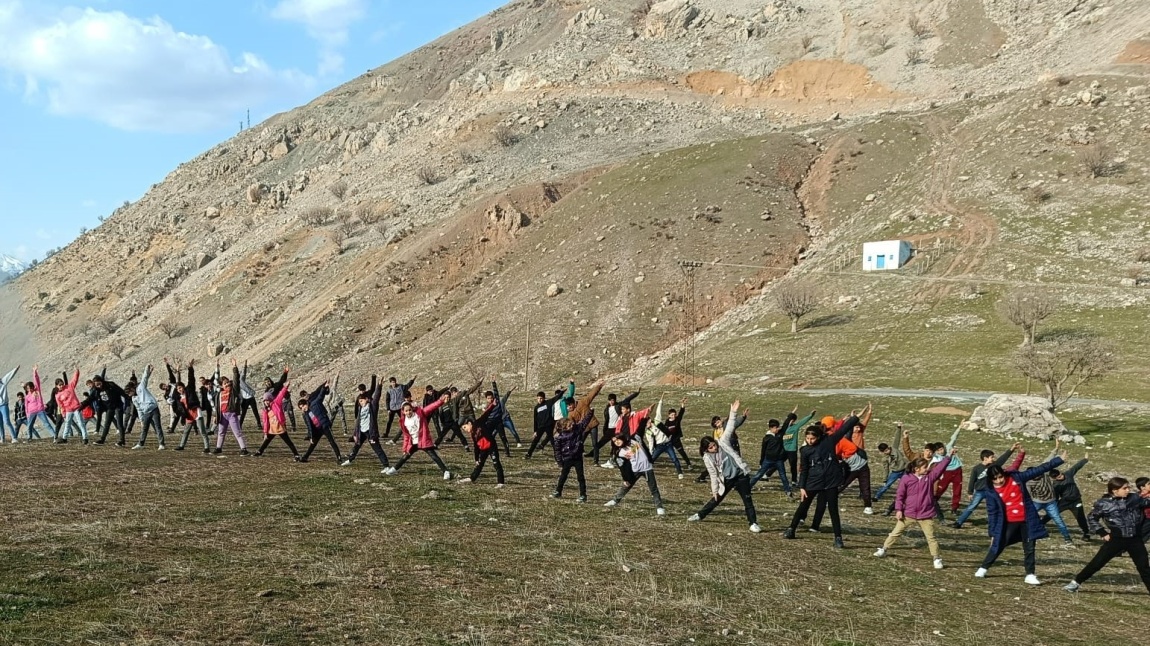 Dünya Obezite Günü'nde Doğa Yürüyüşü ve Fiziksel Aktiviteler Yaptık