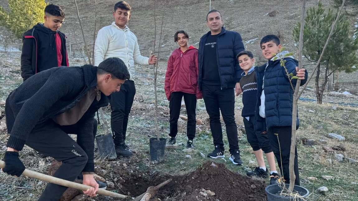 Bir Dikili Ağacım Olsun Projesiyle Doğamızı Koruyoruz